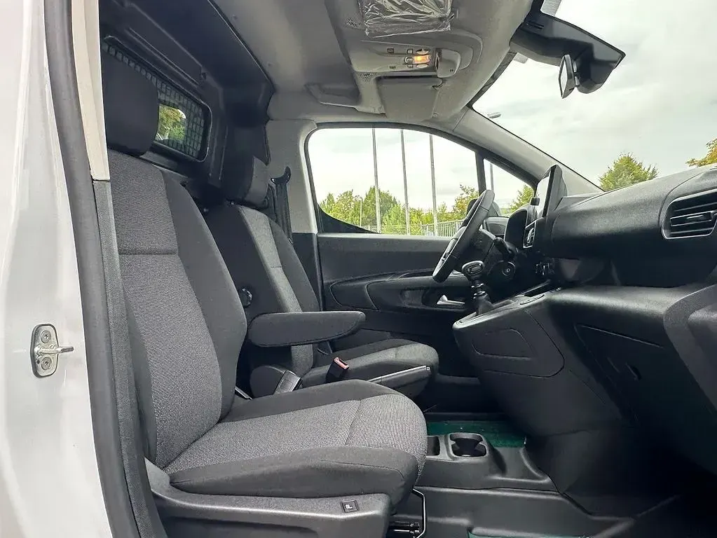 Neu Opel Combo 102 PS (75 kW) 2025 Weiß Van / Kleinbus