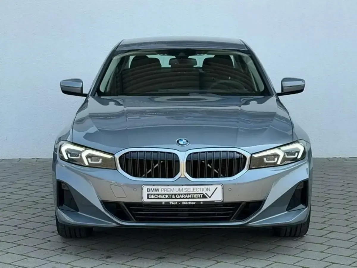Gebraucht BMW 318 Shadowline 156 PS (114 kW) 2025 Grau Limousine