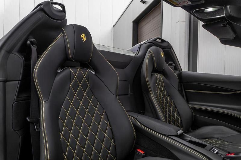 Gebraucht Ferrari 812 799 PS (587 kW) 2023 Violett Cabrio