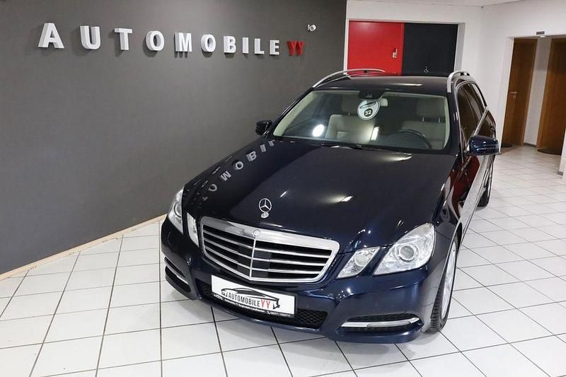 Gebraucht Mercedes E250 Avantgarde 204 PS (150 kW) 2012 Blau Limousine