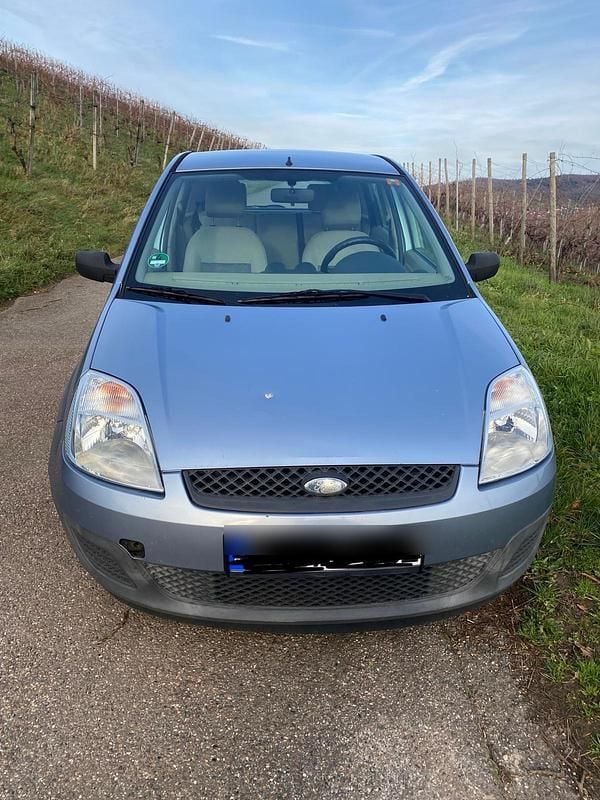 Blau Gebraucht 2006 Ford Fiesta Kleinwagen | 850 € (Guter Preis) - Bild 1/4