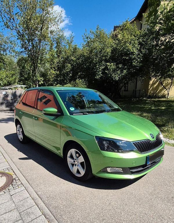 Grün Gebraucht 2016 Skoda Fabia Joy Limousine | 10.200 € (Guter Preis) - Bild 1/4