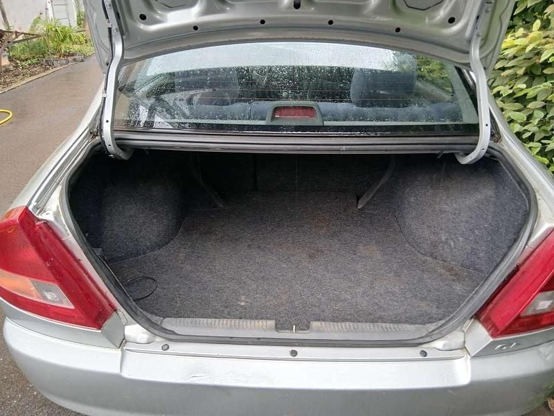 Silber Gebraucht 1996 Mitsubishi Lancer Limousine | 900 € - Bild 1/4