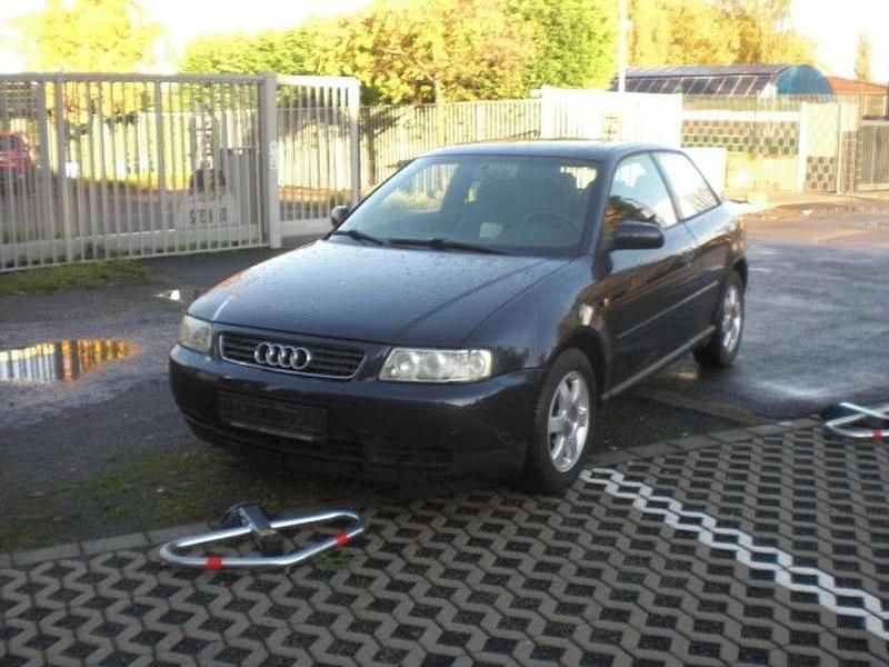 Blau Gebraucht 1998 Audi A3 Attraction Limousine | 1.250 € (Fairer Preis) - Bild 1/4