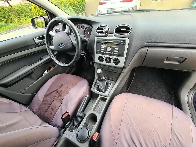 Blau Gebraucht 2007 Ford Focus Kleinwagen | 2.500 € - Bild 1/4