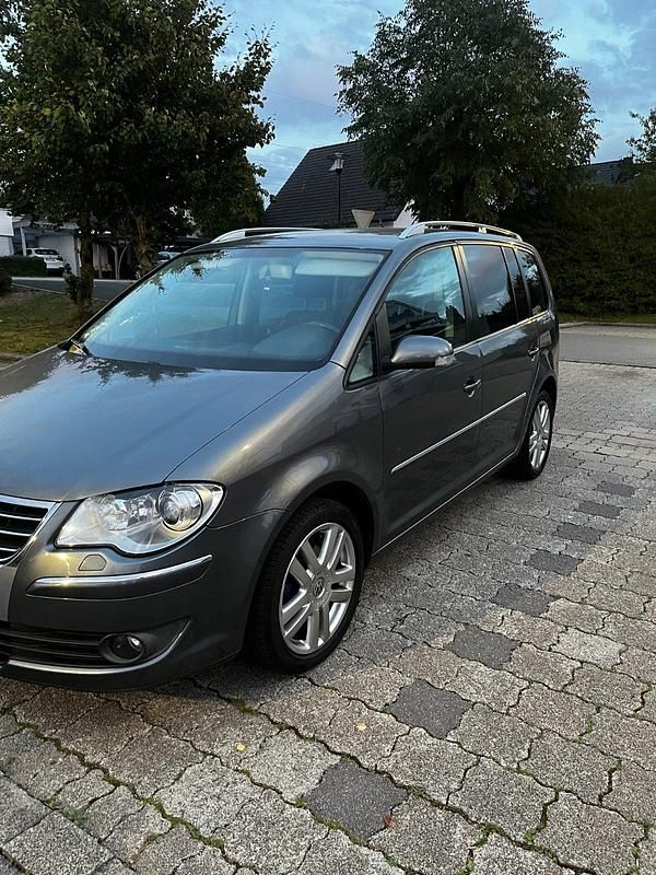 Grau Gebraucht 2007 VW Touran Van / Kleinbus | 4.700 € (Fairer Preis) - Bild 1/4