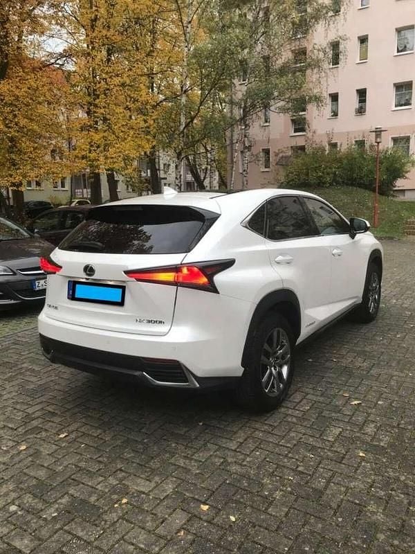 Gebraucht Lexus NX300h Limited Edition 155 PS (114 kW) 2018 Weiß SUV