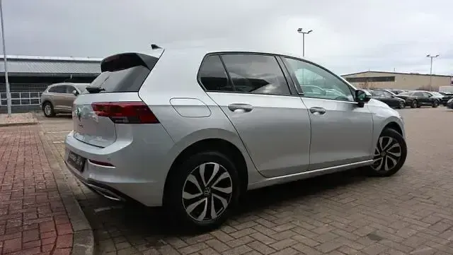 Gebraucht VW Golf VIII Active 116 PS (85 kW) 2022 Silber Limousine