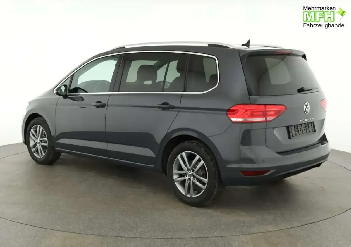 Neu VW Touran Comfortline 150 PS (110 kW) 2026 Delfingrau metallic Van / Kleinbus