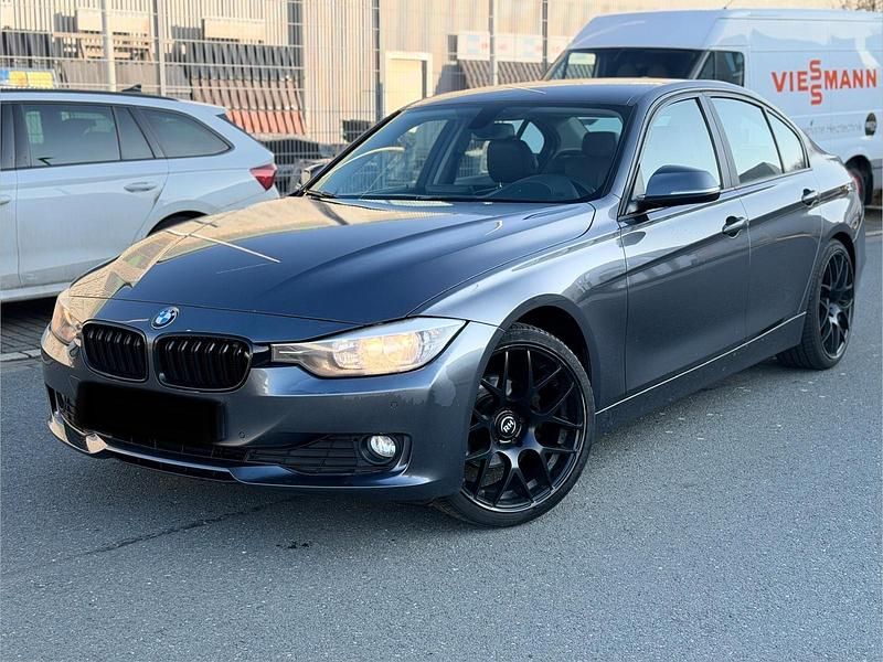 Schwarz Gebraucht 2012 BMW 320 Sport Line Limousine | 7.899 € (Superpreis) - Bild 1/4