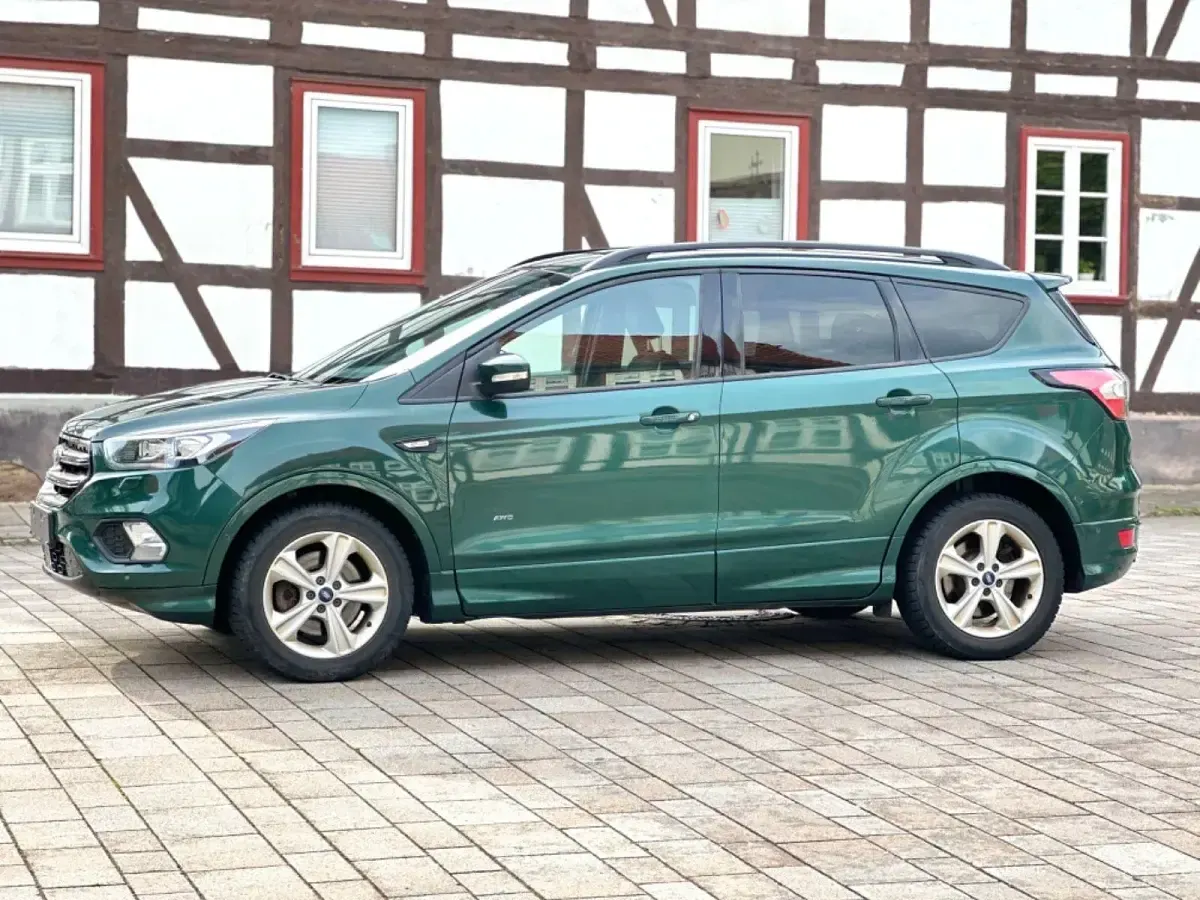 Gebraucht Ford Kuga ST-Line 150 PS (110 kW) 2018 Grün SUV