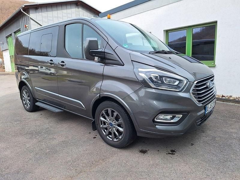 Grau Gebraucht 2021 Ford Tourneo Custom Titanium X Van / Kleinbus | 38.800 € (Fairer Preis) - Bild 1/4