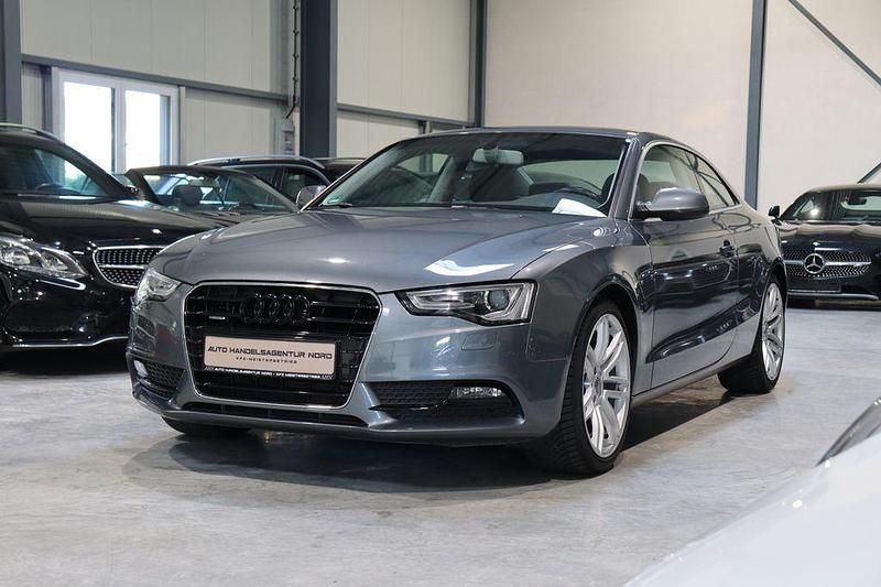 Grau Gebraucht 2012 Audi A5 Design Coupé | 16.850 € (Superpreis) - Bild 1/4