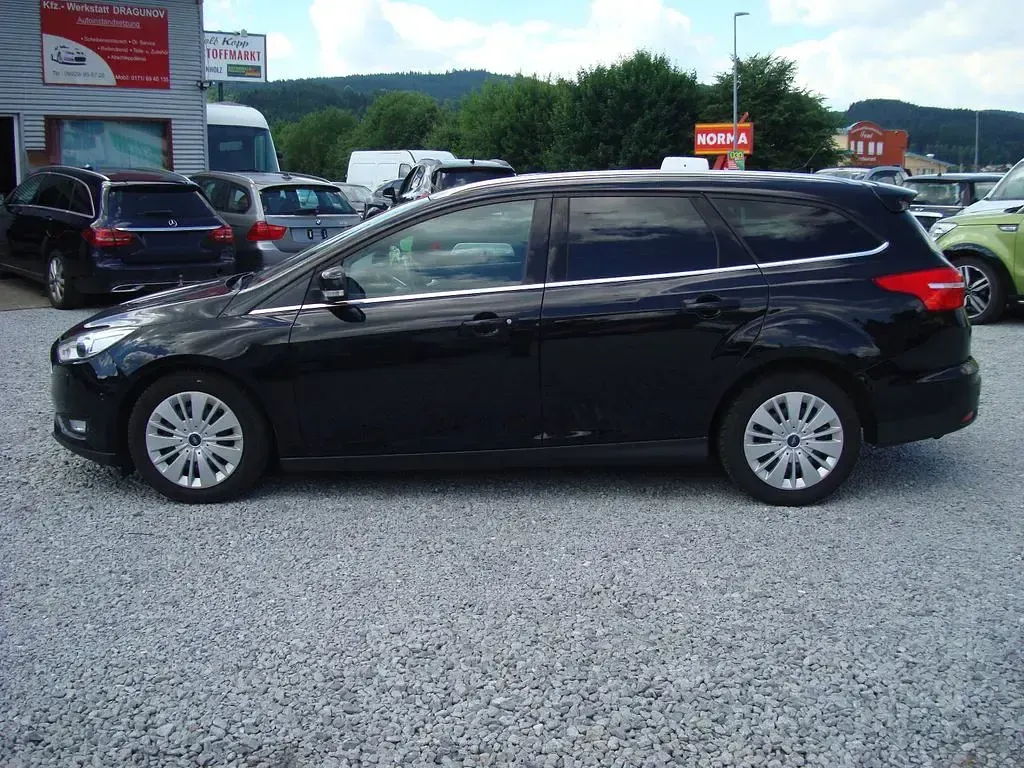 Gebraucht Ford Focus Titanium 125 PS (91 kW) 2015 Schwarz Limousine