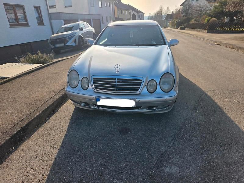 Gebraucht Mercedes CLK320 204 PS (150 kW) 2000 Silber Coupé