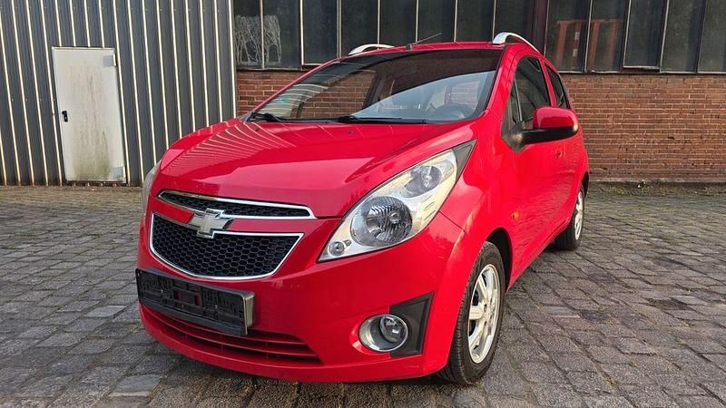 Rot Gebraucht 2011 Chevrolet Spark LS Kleinwagen | 2.499 € (Fairer Preis) - Bild 1/4