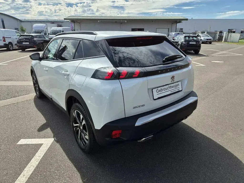 Gebraucht Peugeot 2008 Allure 131 PS (96 kW) 2023 Weiß SUV