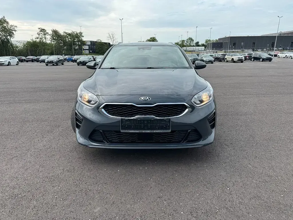 Gebraucht Kia Ceed 140 PS (102 kW) 2019 Grau Kleinwagen