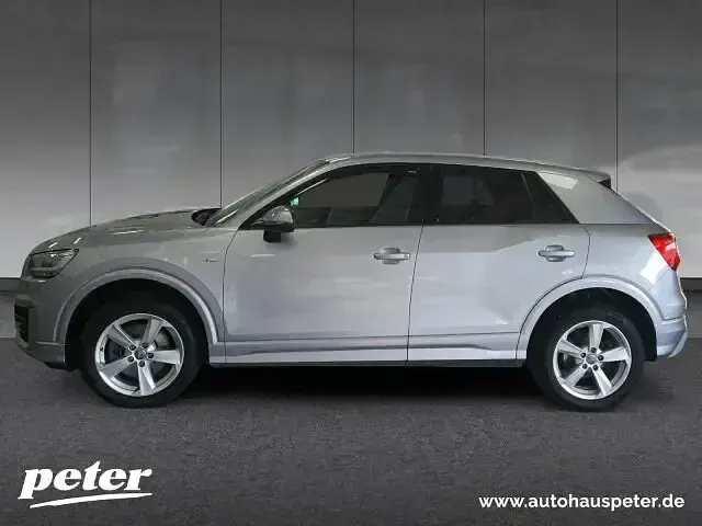 Używany Audi Q2 S-Line 150 KM (110 kW) 2018 Srebrny SUV