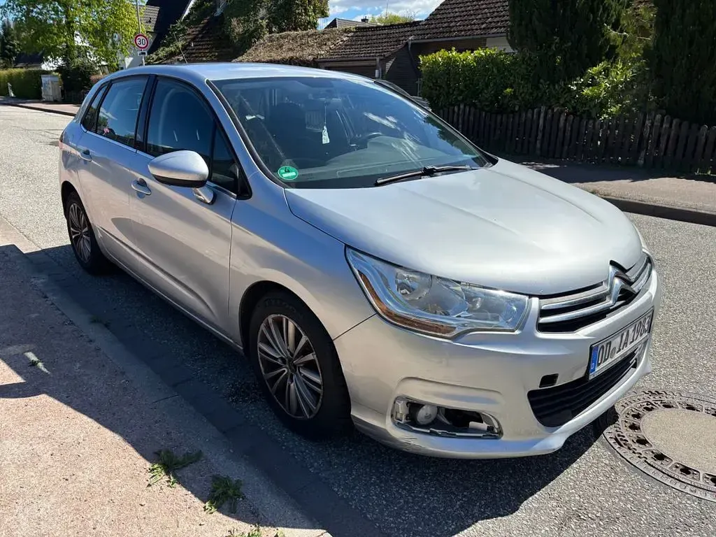 Gebraucht Citroën C4 SELECTION 99 PS (72 kW) 2013 Silber Limousine
