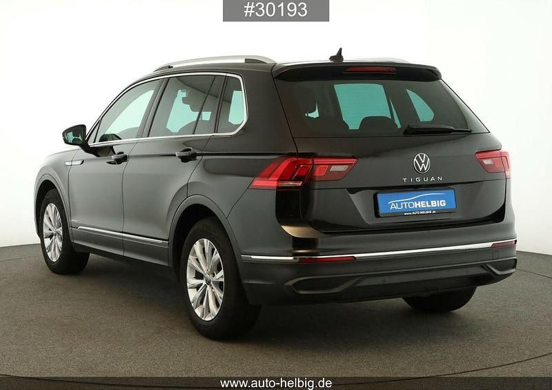 Gebraucht VW Tiguan Life 150 PS (110 kW) 2022 Schwarz SUV