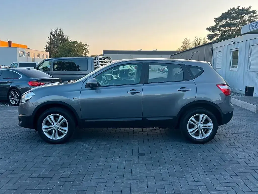 Gebraucht Nissan Qashqai Acenta 131 PS (96 kW) 2012 Grau SUV