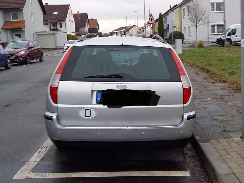 Gebraucht Ford Mondeo 125 PS (91 kW) 2002 Silber Kombi