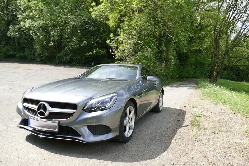 Grau Gebraucht 2017 Mercedes SLC180 Cabrio | 23.000 € (Superpreis) - Bild 1/4