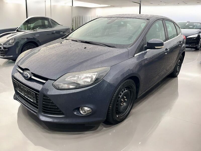 Grau Gebraucht 2012 Ford Focus Limousine | 4.999 € (Fairer Preis) - Bild 1/4