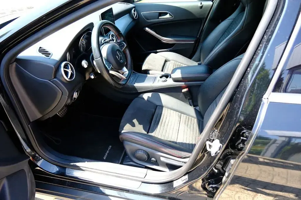 Gebraucht Mercedes GLA180 Ambition 122 PS (89 kW) 2016 Schwarz SUV