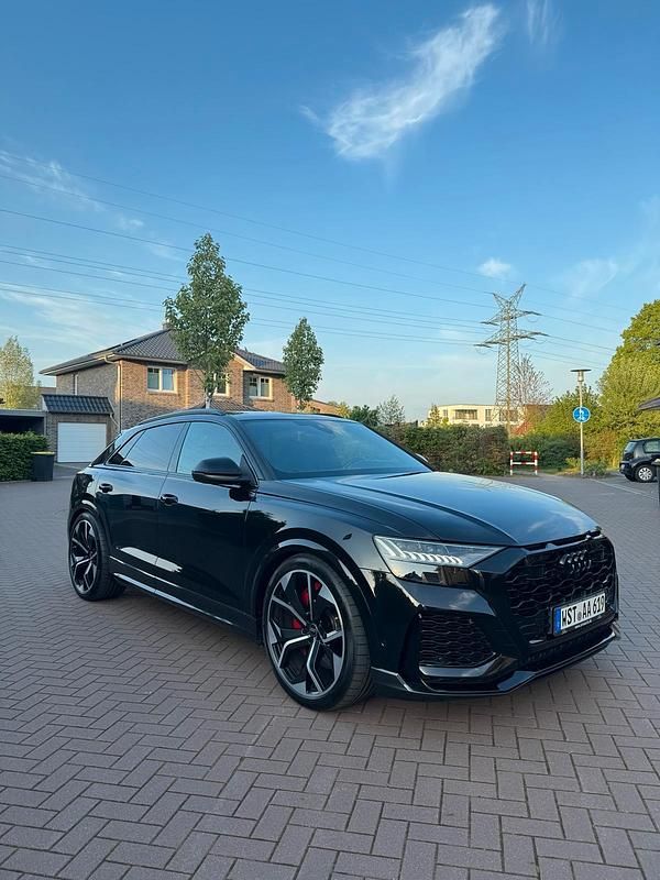 Schwarz Gebraucht 2022 Audi RS Q8 Design SUV | 119.000 € (Teuer) - Bild 1/4