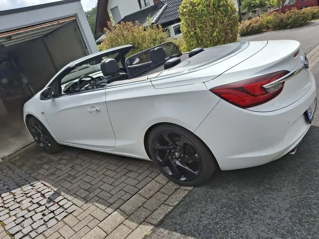 Gebraucht Opel Cascada Edition 140 PS (102 kW) 2015 Weiß Cabrio