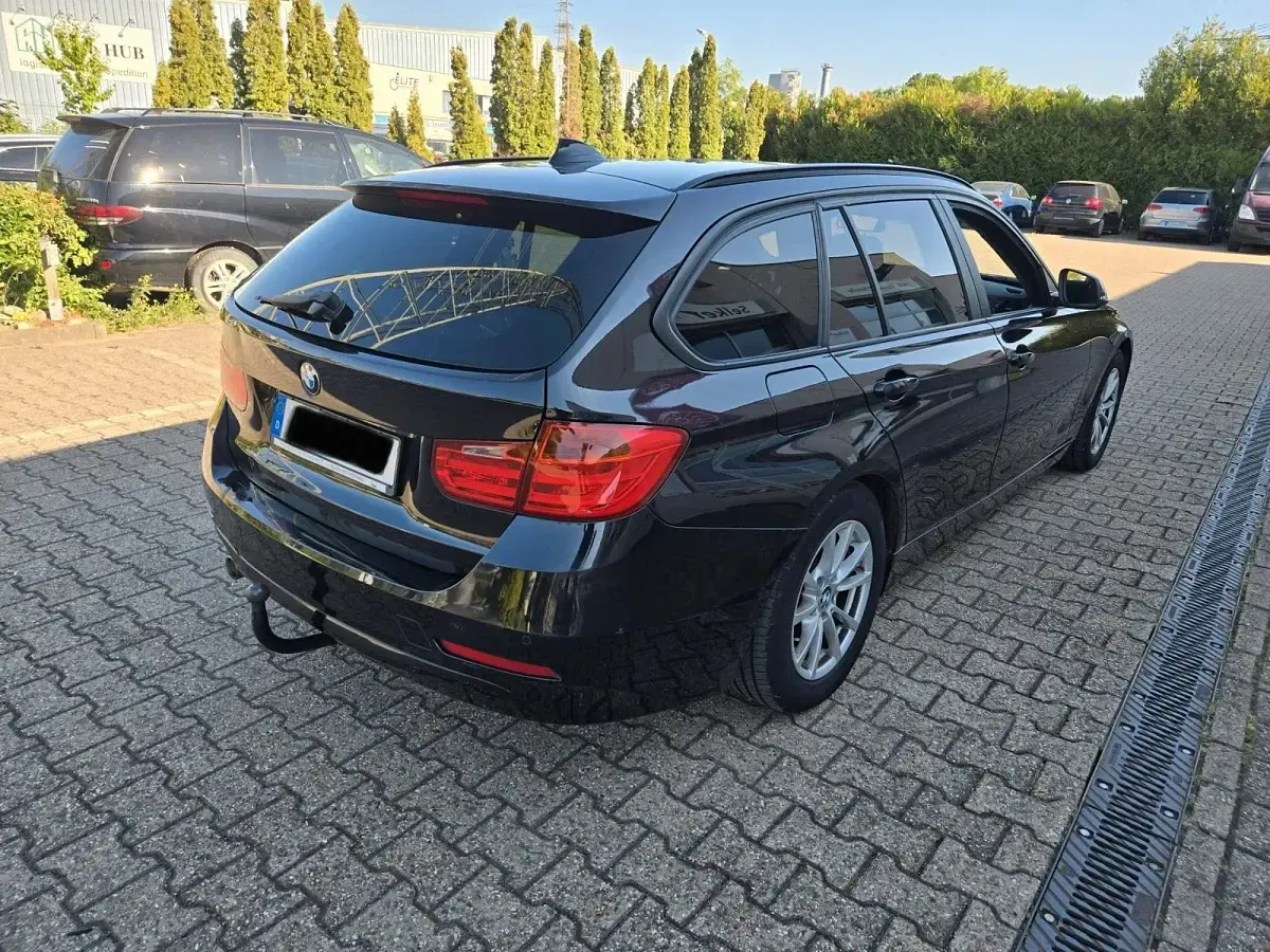 Gebraucht BMW 318 136 PS (100 kW) 2014 Schwarz Kombi