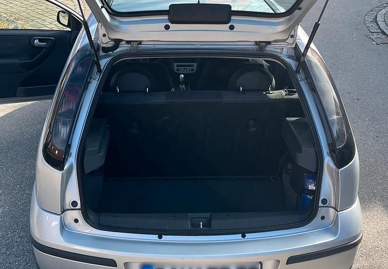 Gebraucht Opel Corsa 66 PS (48 kW) 2004 Silber Kleinwagen