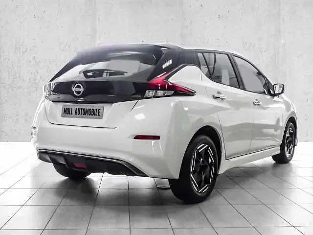 Gebraucht Nissan Leaf Acenta 110 kW (150 PS) 2024 Weiss Kleinwagen