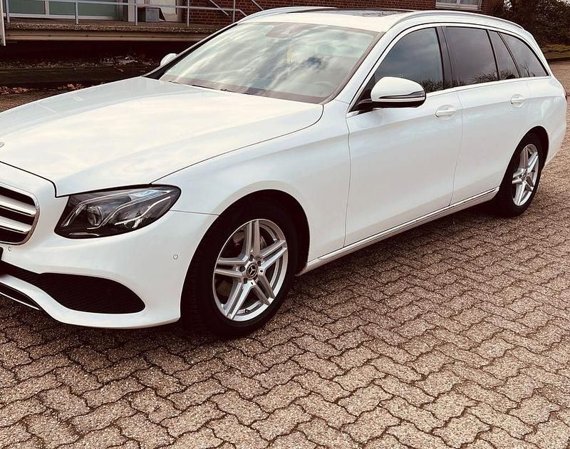 Gebraucht Mercedes E220 194 PS (142 kW) 2017 Weiß Limousine