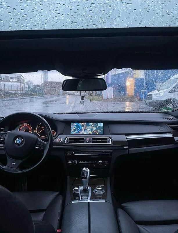 Schwarz Gebraucht 2012 BMW 730 Limousine | 10.500 € (Superpreis) - Bild 1/4