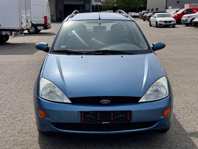 Second-hand Ford Focus 101 CP (74 kW) 2000 Albastru Berlinǎ