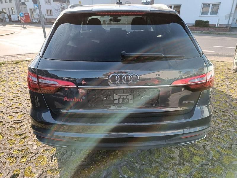 Gebraucht Audi A4 Basis 204 PS (150 kW) 2022 Manhattangrau Kombi
