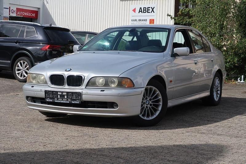 Silber Gebraucht 2002 BMW 530 Limousine | 2.650 € (Superpreis) - Bild 1/4