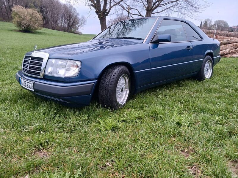 Gebraucht Mercedes 230 132 PS (97 kW) 1989 Blau Coupé