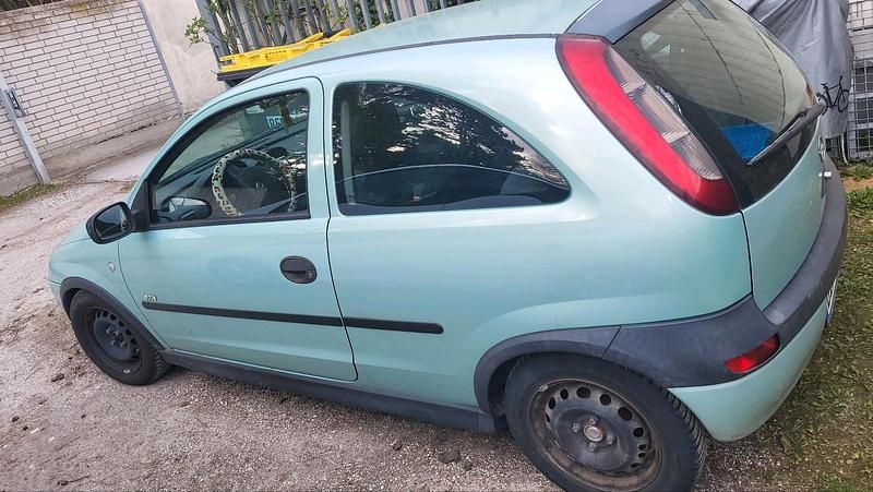 Używany Opel Corsa 54 KM (39 kW) 2002 Zielony Hatchback