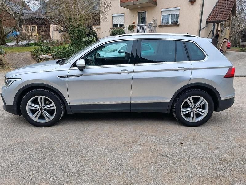 Gebraucht VW Tiguan 150 PS (110 kW) 2022 Silber SUV
