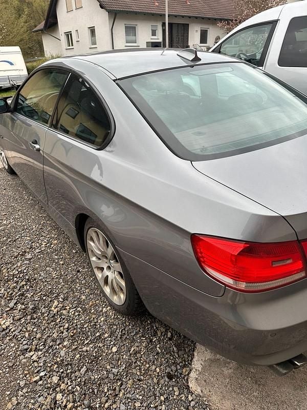 Gebraucht BMW 330 272 PS (200 kW) 2007 Grau Coupé