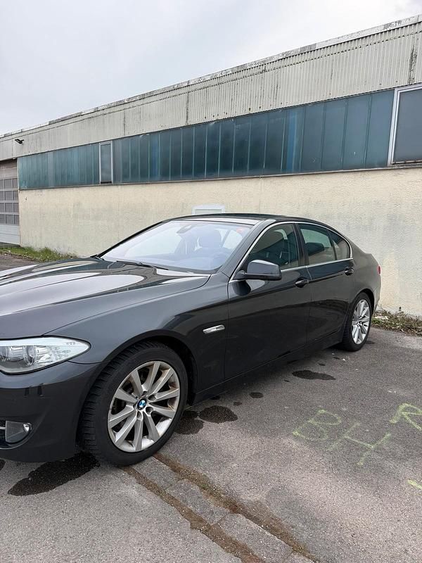 Second-hand BMW 525 204 CP (150 kW) 2013 Albastru Berlinǎ