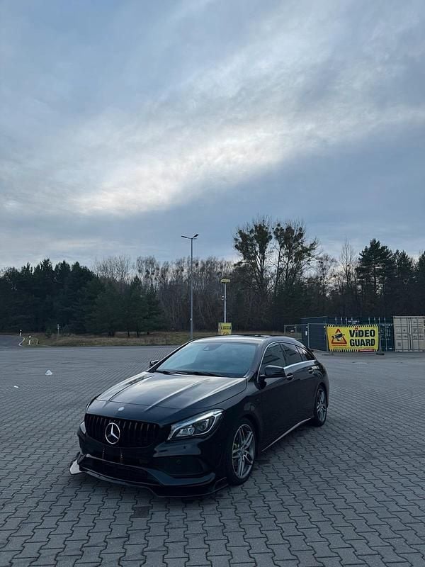 Schwarz Gebraucht 2015 Mercedes CLA200 Shooting Brake AMG line Kombi | 14.400 € (Guter Preis) - Bild 1/4