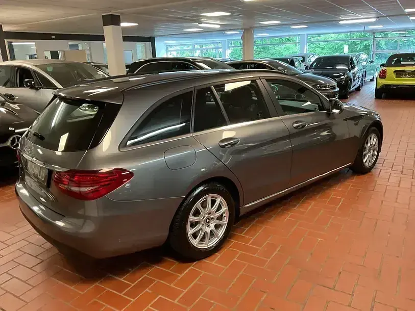 Gebraucht Mercedes C200 Business 160 PS (117 kW) 2021 Selenit grau metallic Kombi