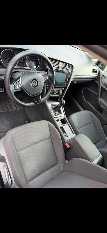 Gebraucht VW Golf VII Edition 85 PS (62 kW) 2017 Grau Kleinwagen
