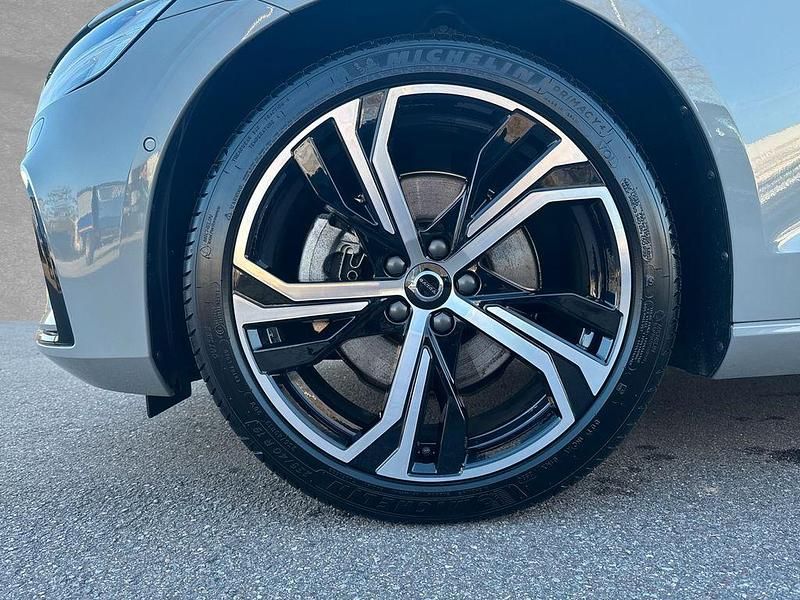Gebraucht Volvo V60 Plus 197 PS (144 kW) 2025 Grau Kombi