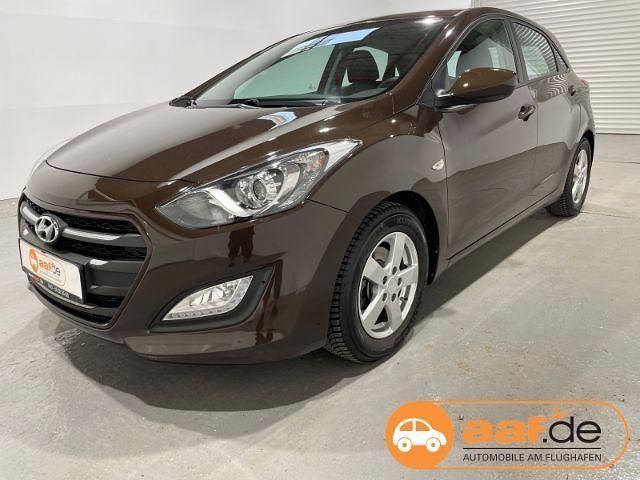 Braun Gebraucht 2017 Hyundai i30 Classic Limousine | 9.450 € (Fairer Preis) - Bild 1/4